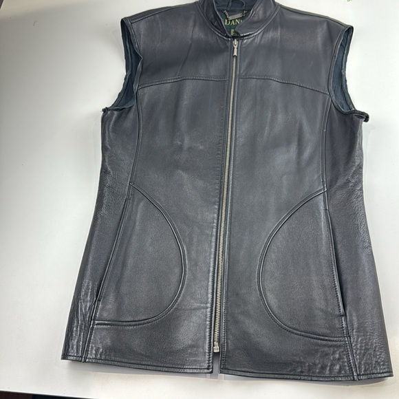 Danier Women's Sleeveless Black Leather Zippered Vest - Picture 4 of 9